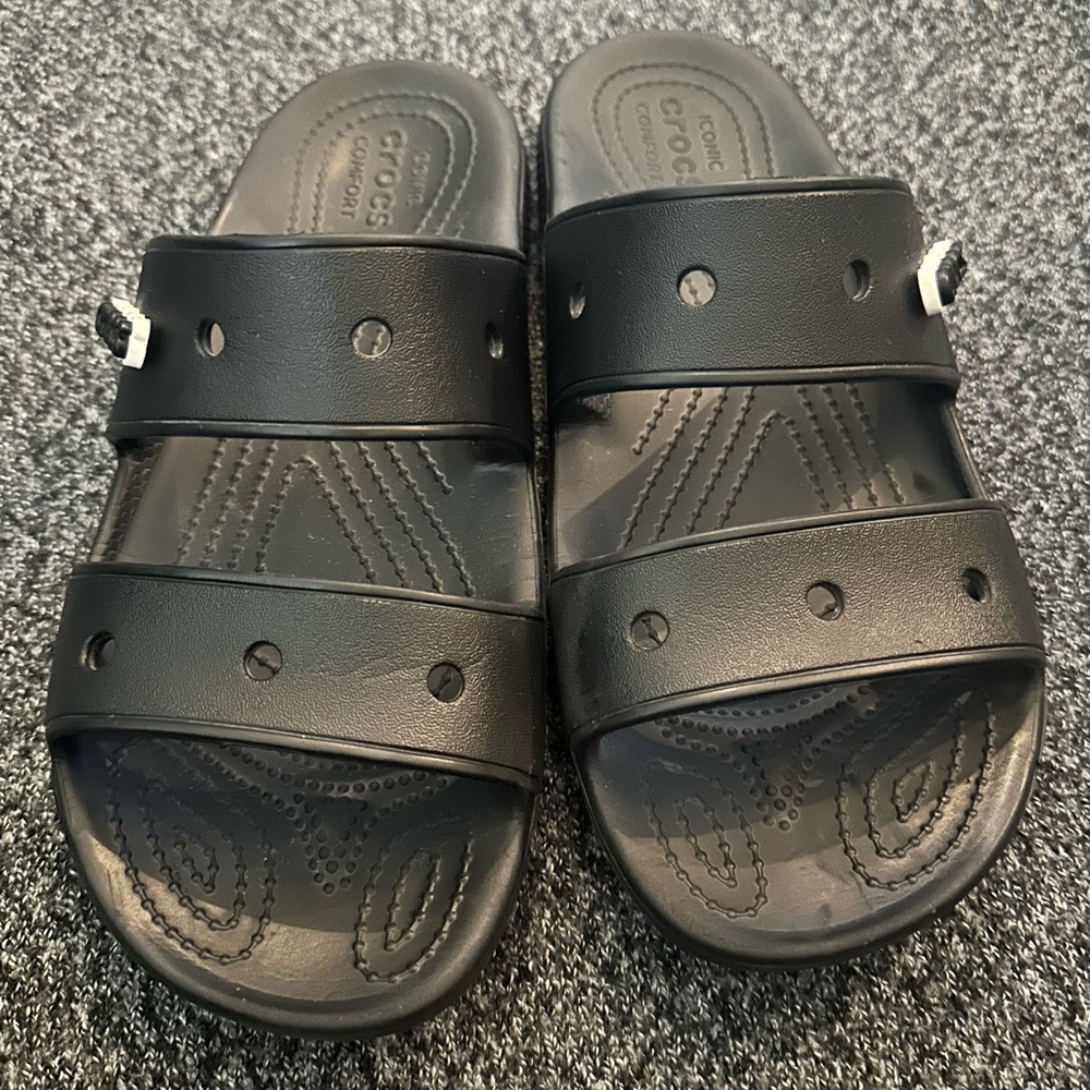 Crocs classic Sandals in black. M7/W9